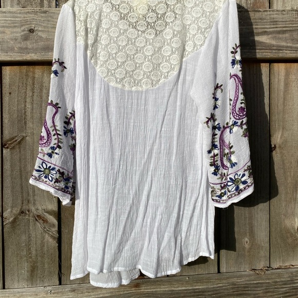 Fig and Flower Embroidered White Boho Top - Picture 10 of 11